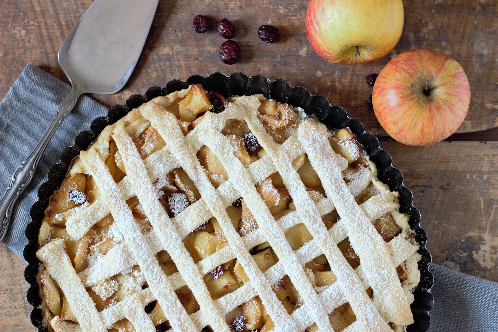 La recette de la tarte à la pomme et aux raisins
