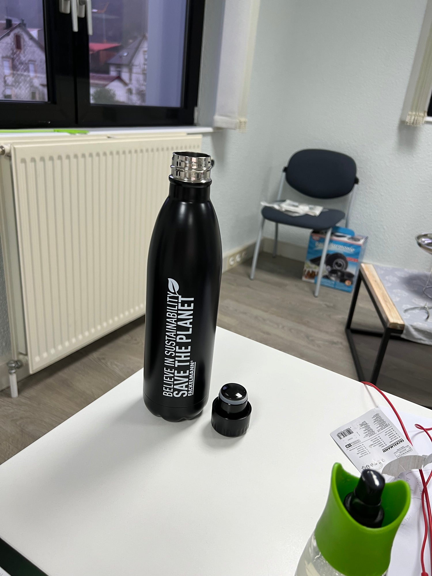 Bouteille isotherme 750 ml coloris aléatoire Fackelmann Move